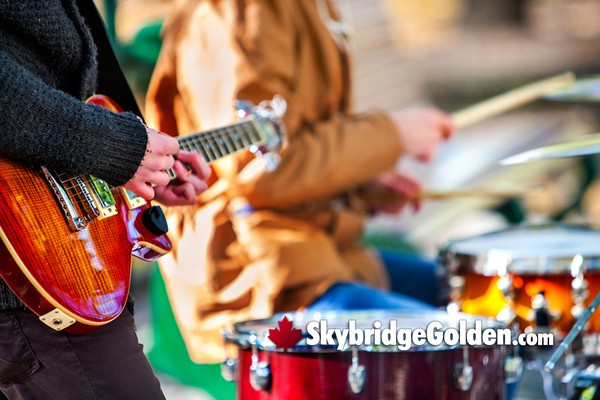 Golden Skybridge Live Music