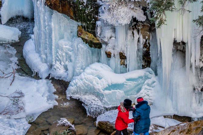 Jasper Maligne Canyon Ice Walk